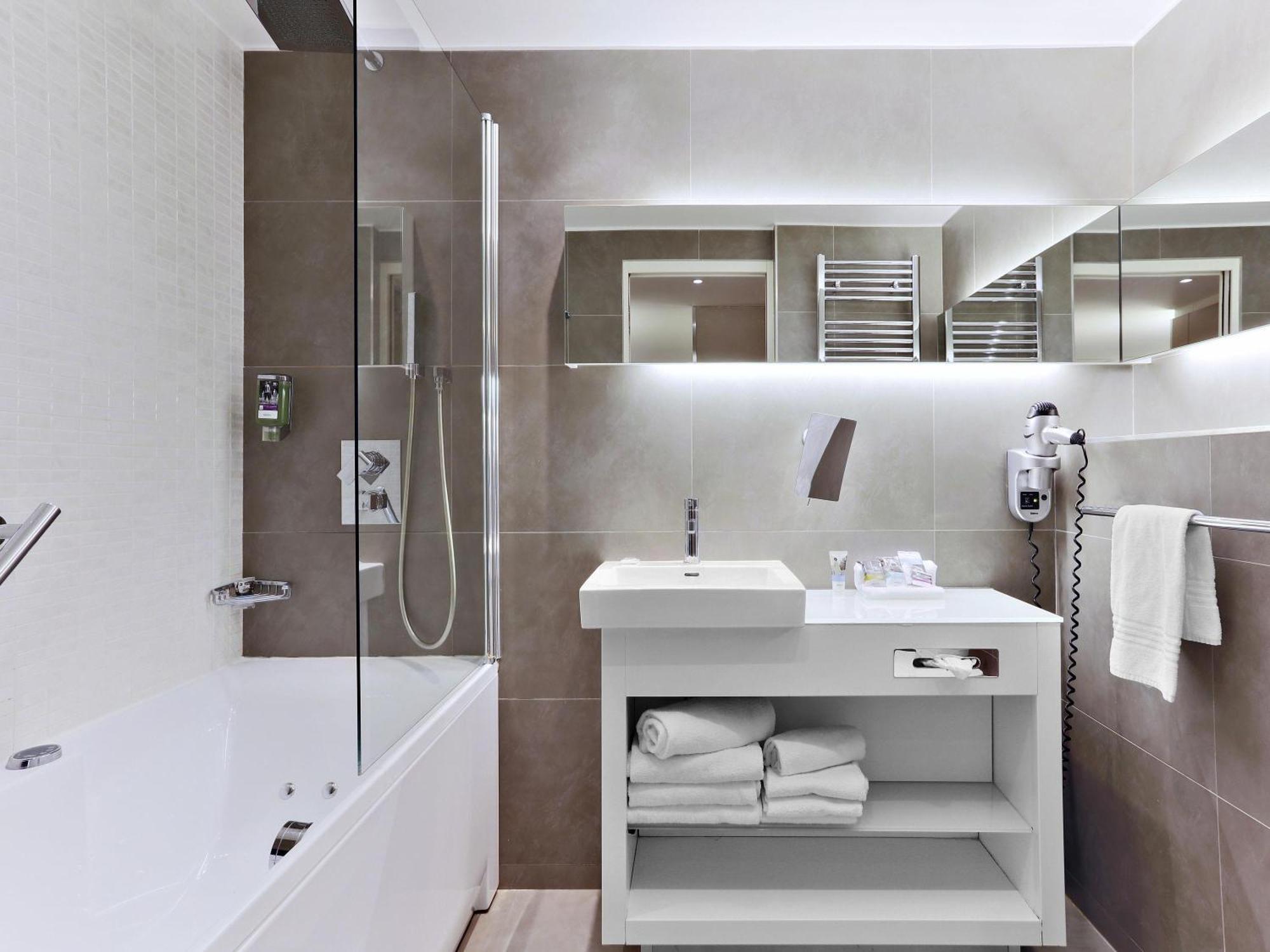 Mercure Vaugirard Porte De Versailles 4*