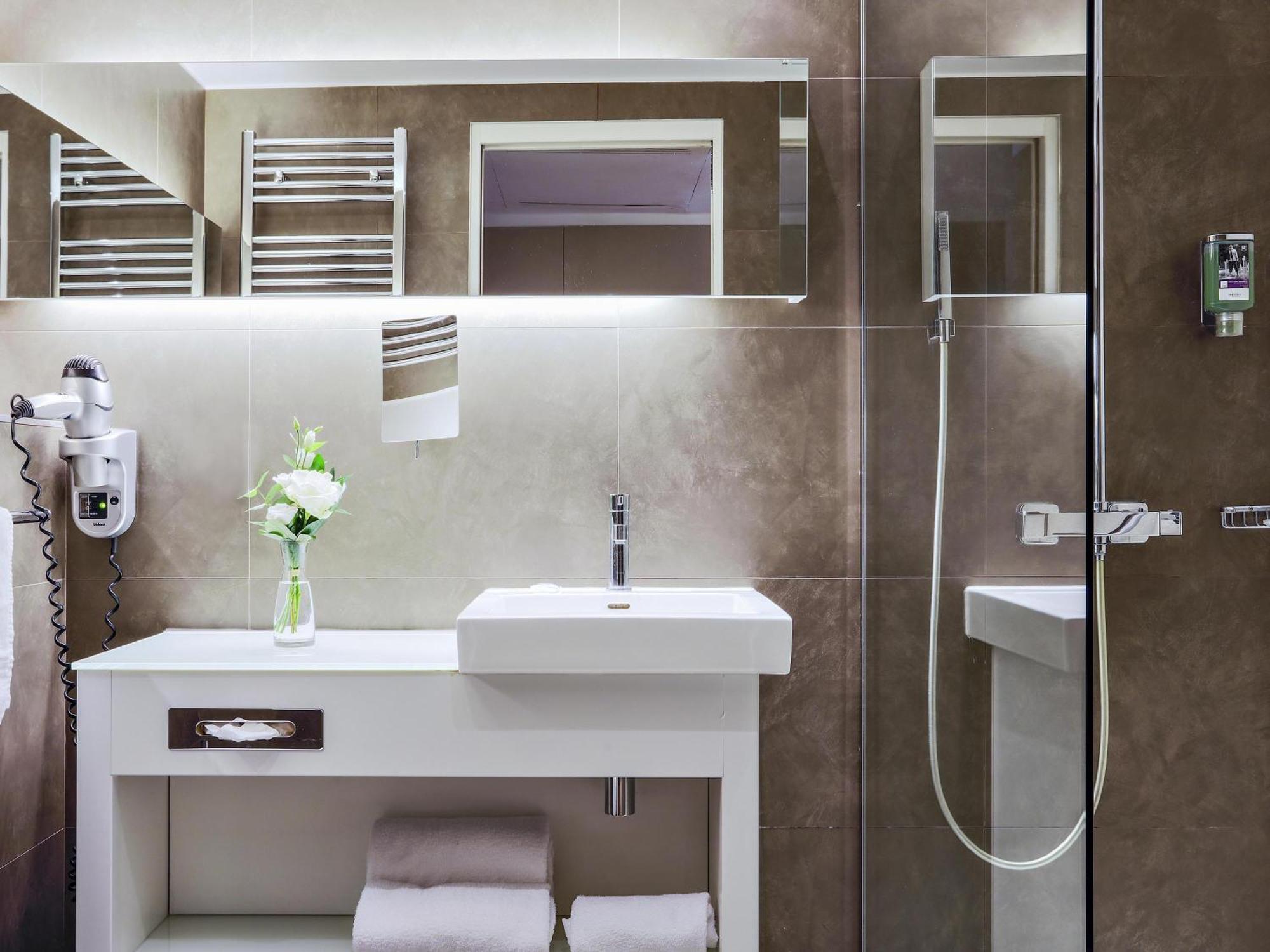 Hotel Mercure Vaugirard Porte De Versailles 4*
