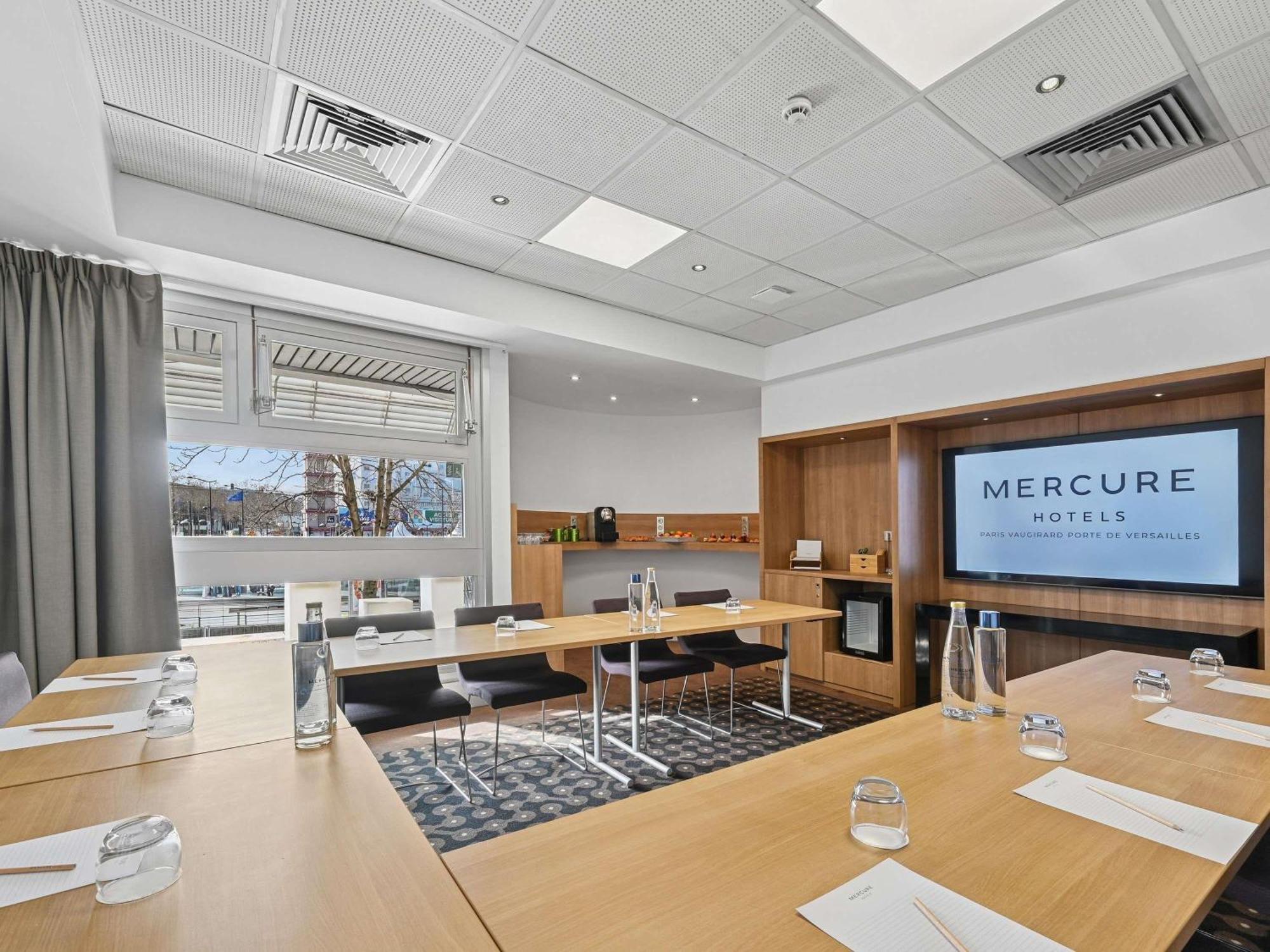 Hotel Mercure Vaugirard Porte De Versailles 4*