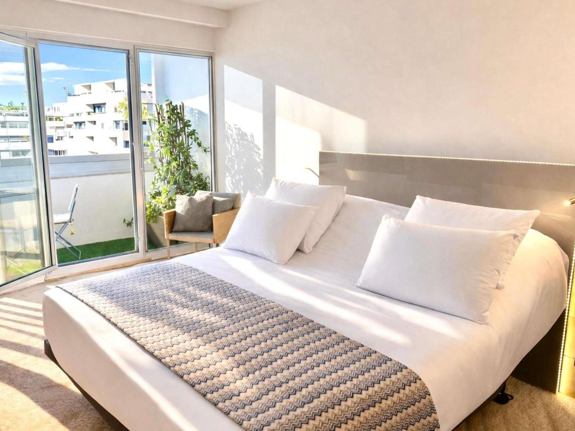 Hotel Mercure Vaugirard Porte De Versailles 4*